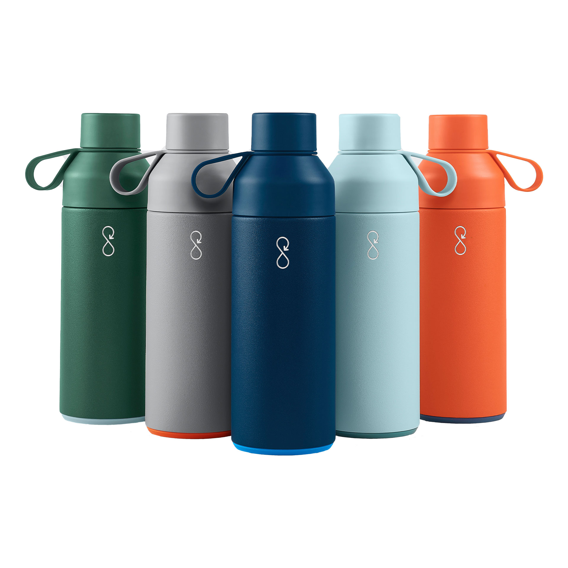 Die Ocean Bottle besteht aus recyceltem Kunststoff und Edelstahl. Jede Flasche finanziert die Sammlung von 11
