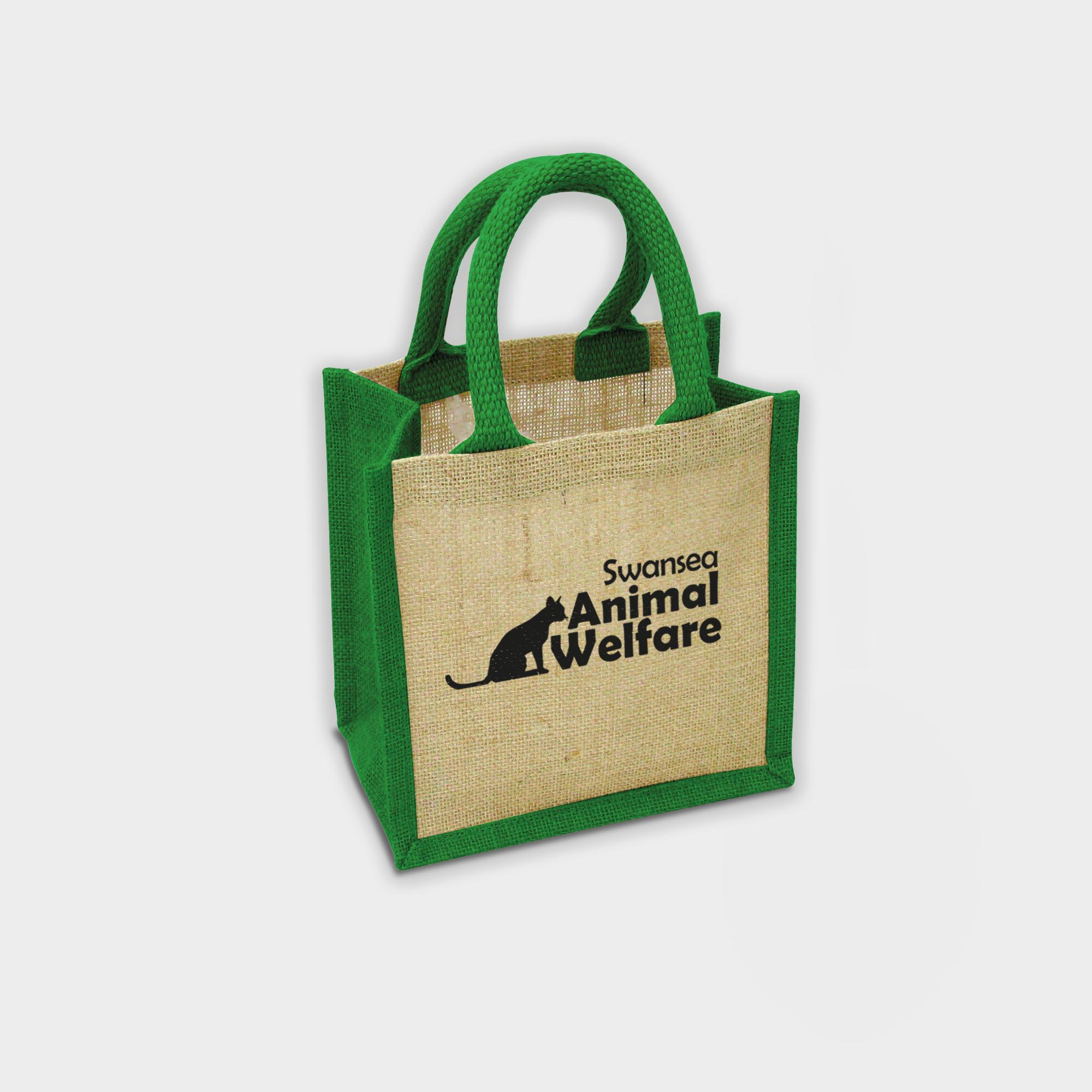 The Green & Good Wells Gift Bag is made from natural and sustainable jute. It comes with a small cotton over rope handle and is available in various trim colours. A perfect accompaniment for an executive gift or small gift set. Ethically produced in India in an audited factory. Natural / Green