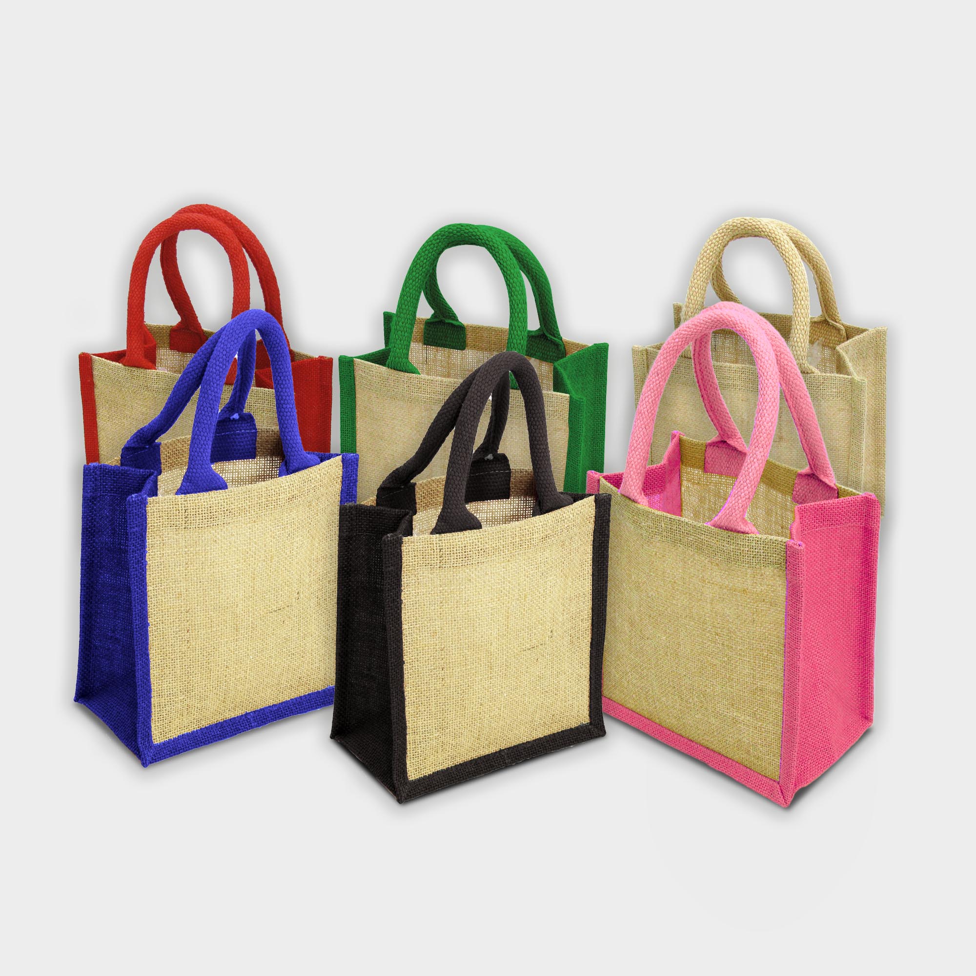 The Green & Good Wells Gift Bag is made from natural and sustainable jute. It comes with a small cotton over rope handle and is available in various trim colours. A perfect accompaniment for an executive gift or small gift set. Ethically produced in India in an audited factory.